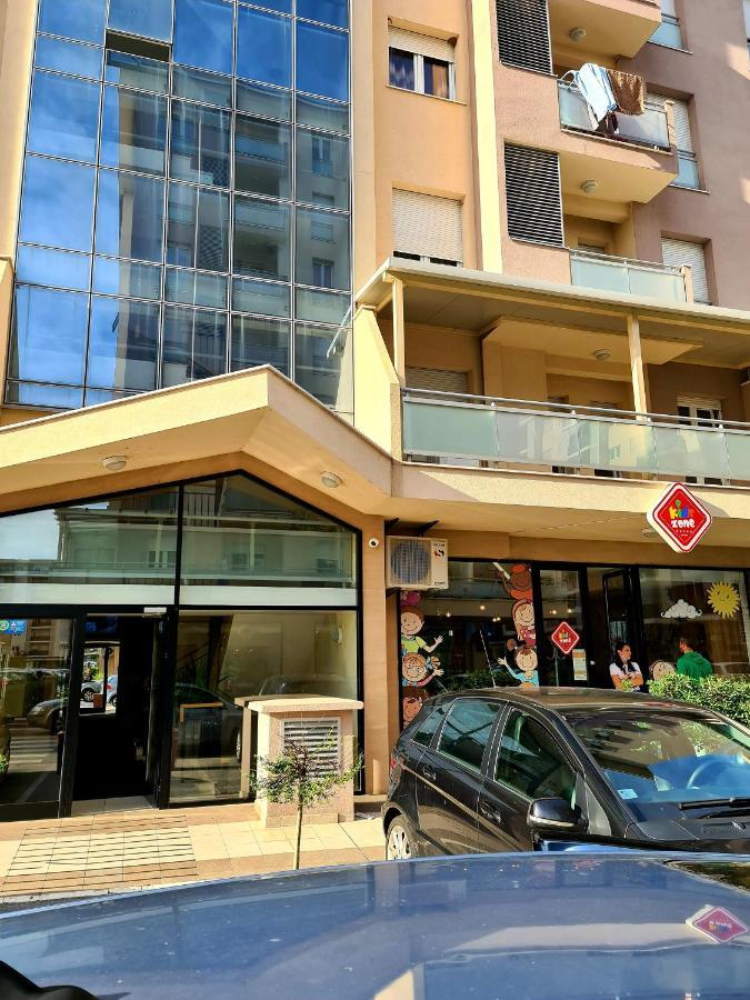 Apartman Bogdan 2 Appartement Podgorica Buitenkant foto