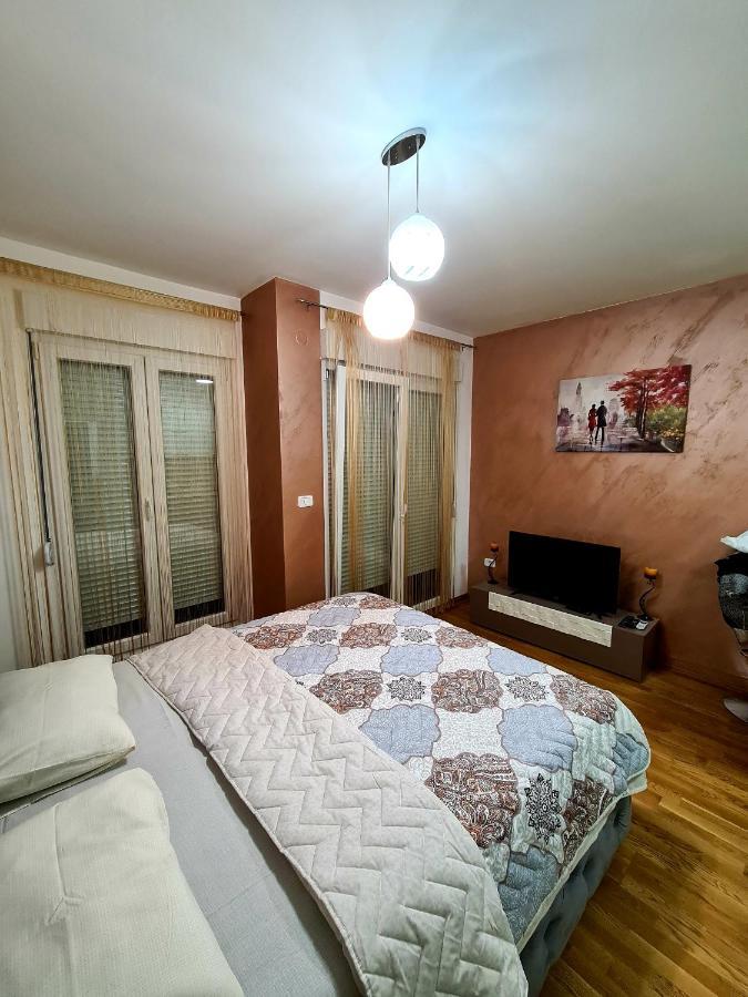 Apartman Bogdan 2 Appartement Podgorica Buitenkant foto